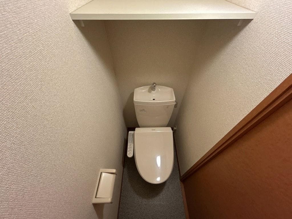 Room image 8
