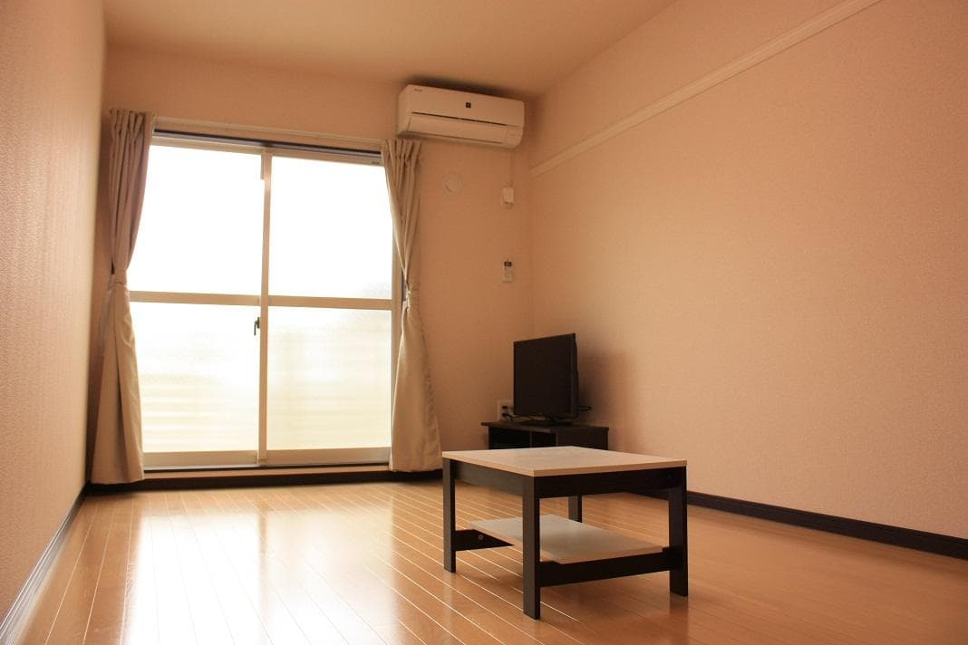 Preview interior of LEONEXT YAM