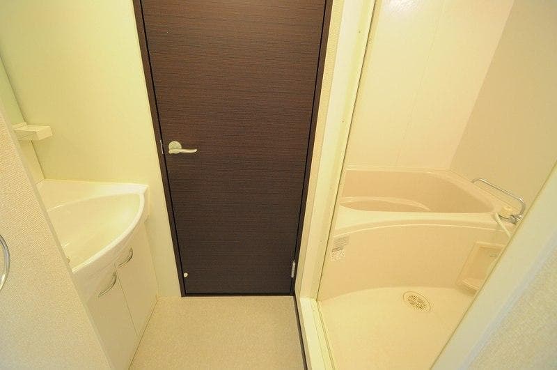 Room image 8