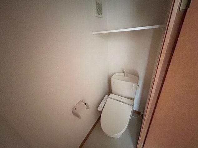 Room image 8