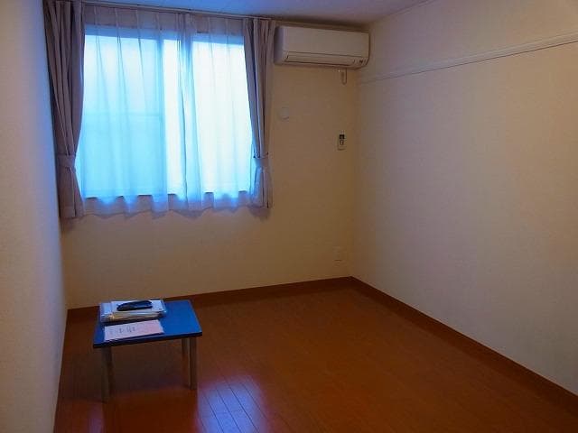 Room image 11