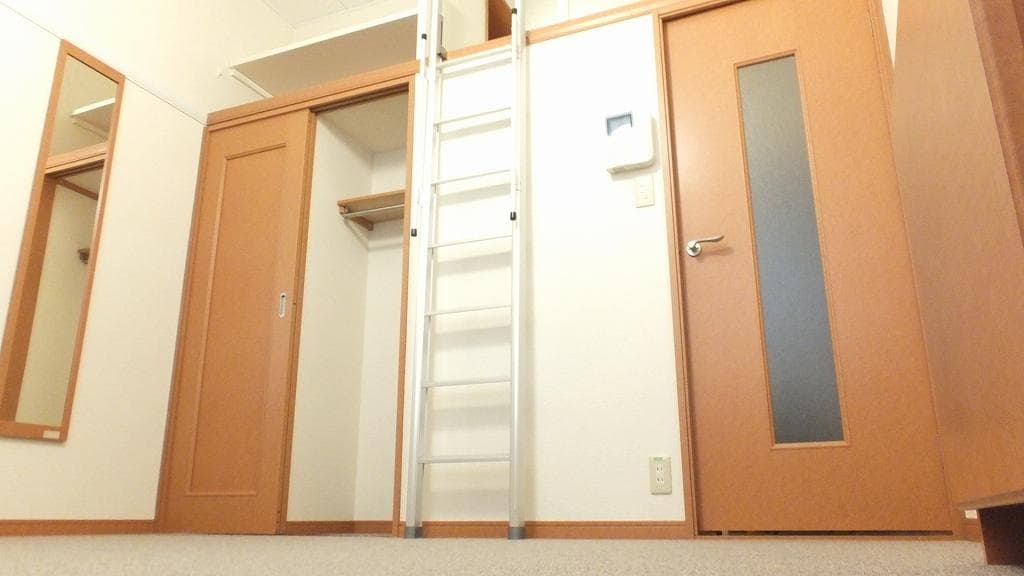 Room image 10