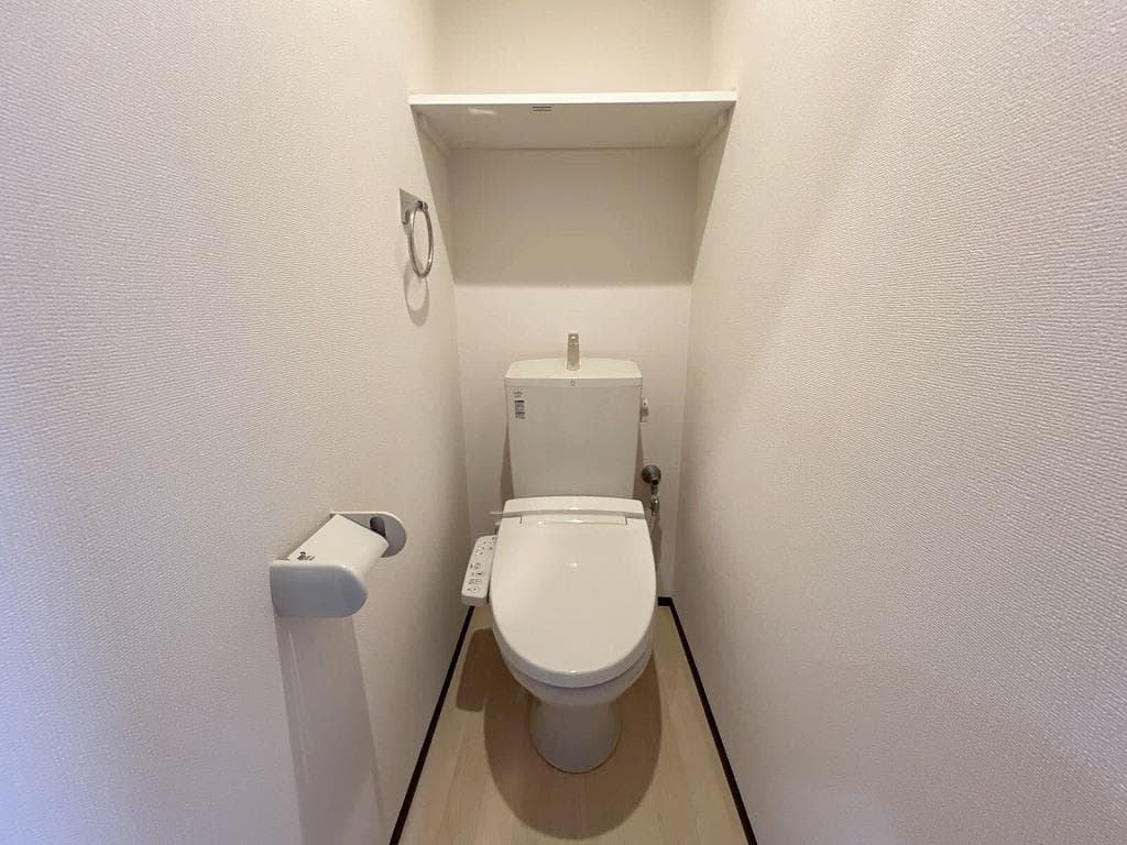 Room image 8