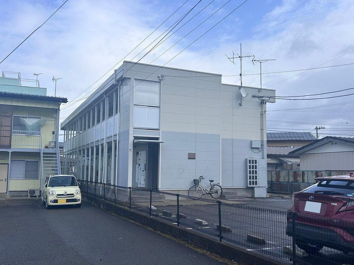 Main exterior of leopalace Oracion