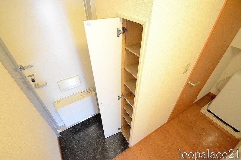 Room image 8