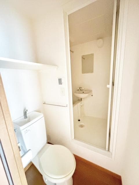 Room image 9