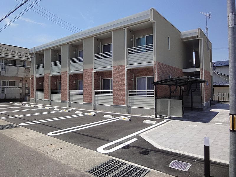 Main exterior of LEONEXT kei
