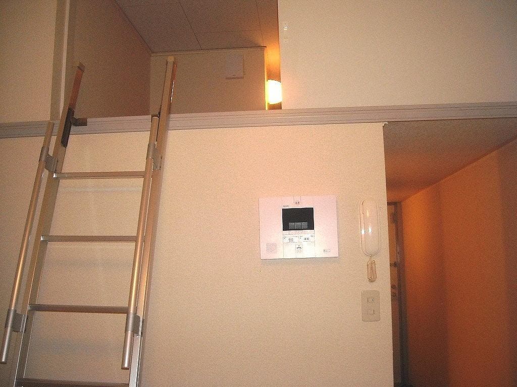 Room image 8