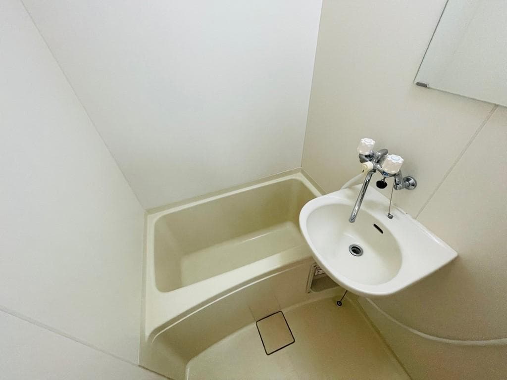 Room image 10
