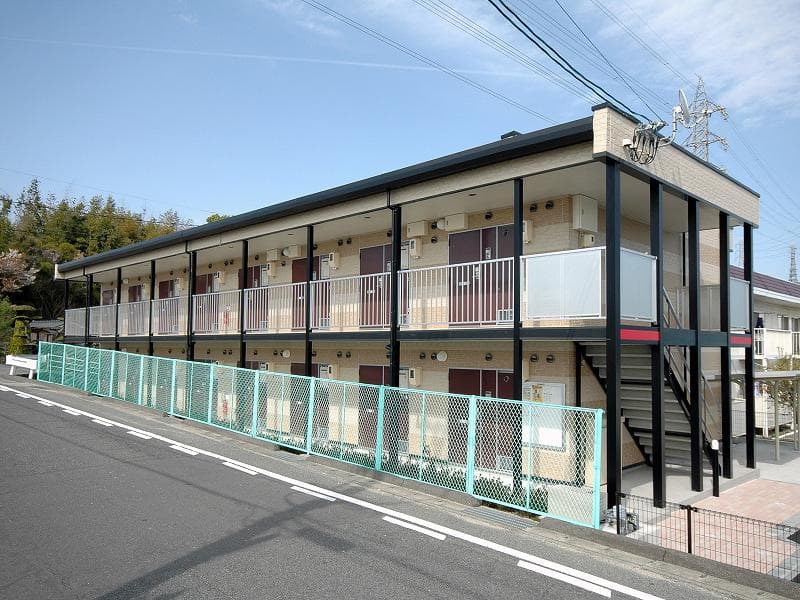 Main exterior of leopalace Kurayasugawa