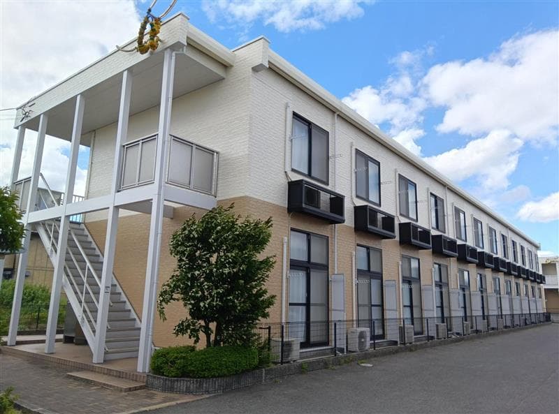 Main exterior of leopalace Sejour Emu