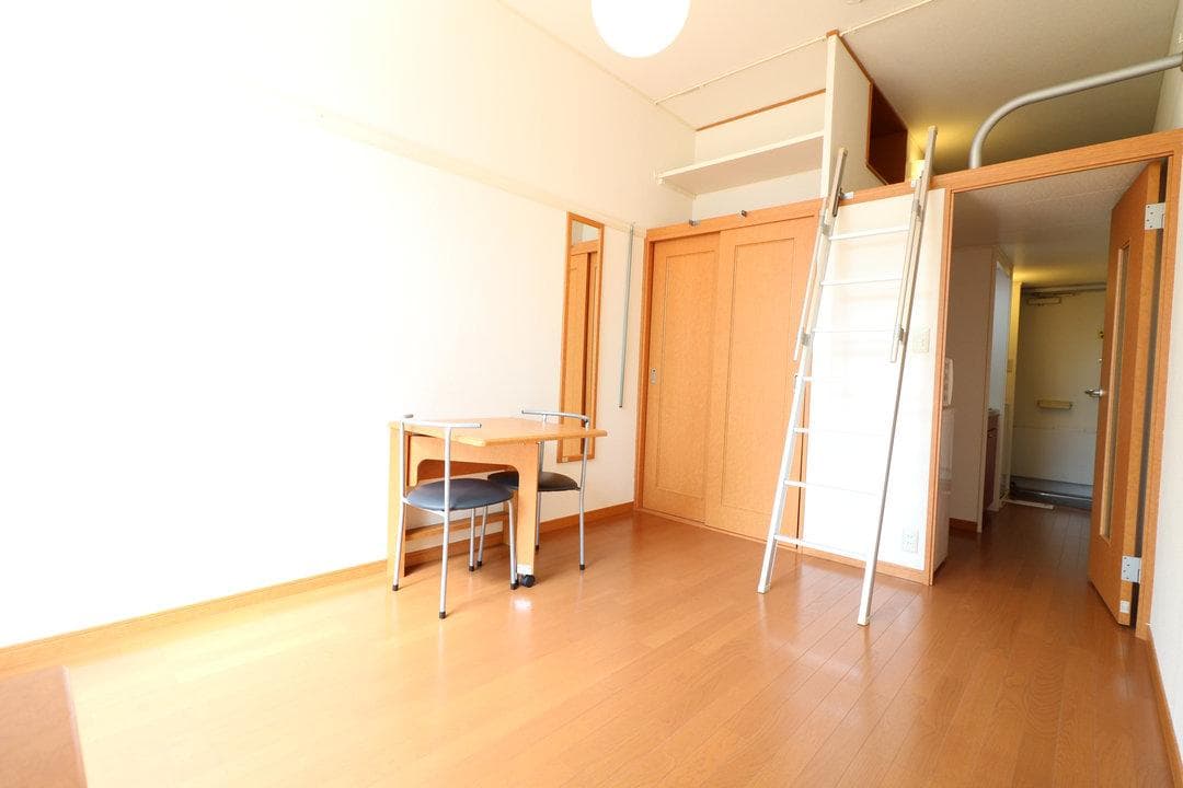 Room image 10