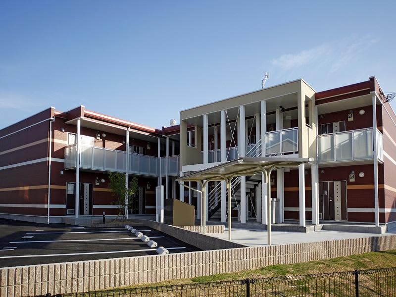 Main exterior of LEONEXT TRY