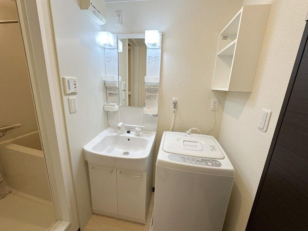 Room image 8