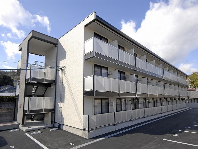 Main exterior of leopalace Yuuho