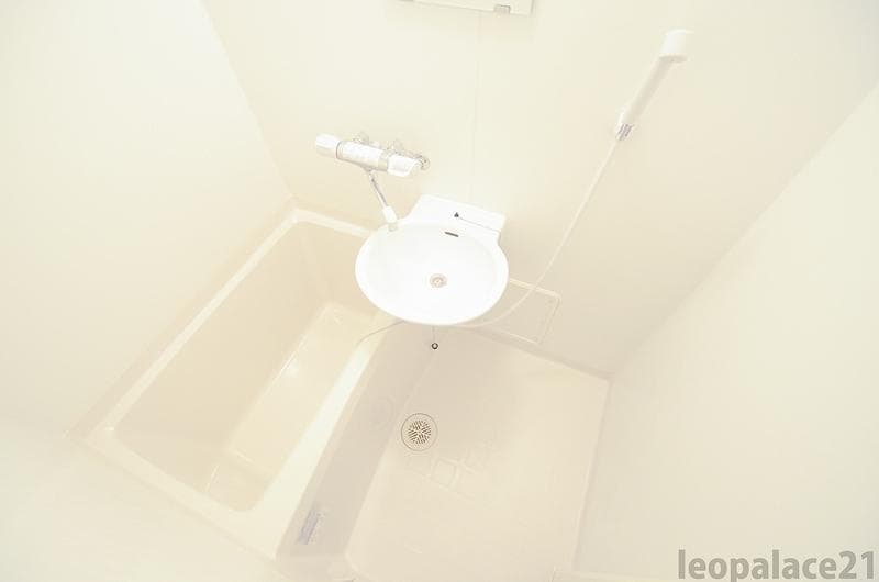 Room image 8