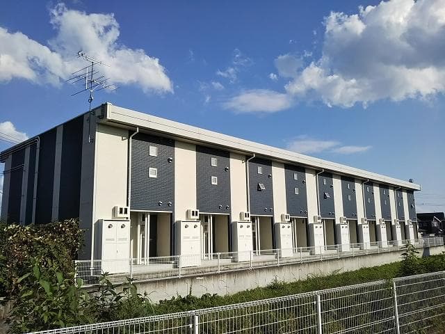 Main exterior of LEONEXT Shizuka II