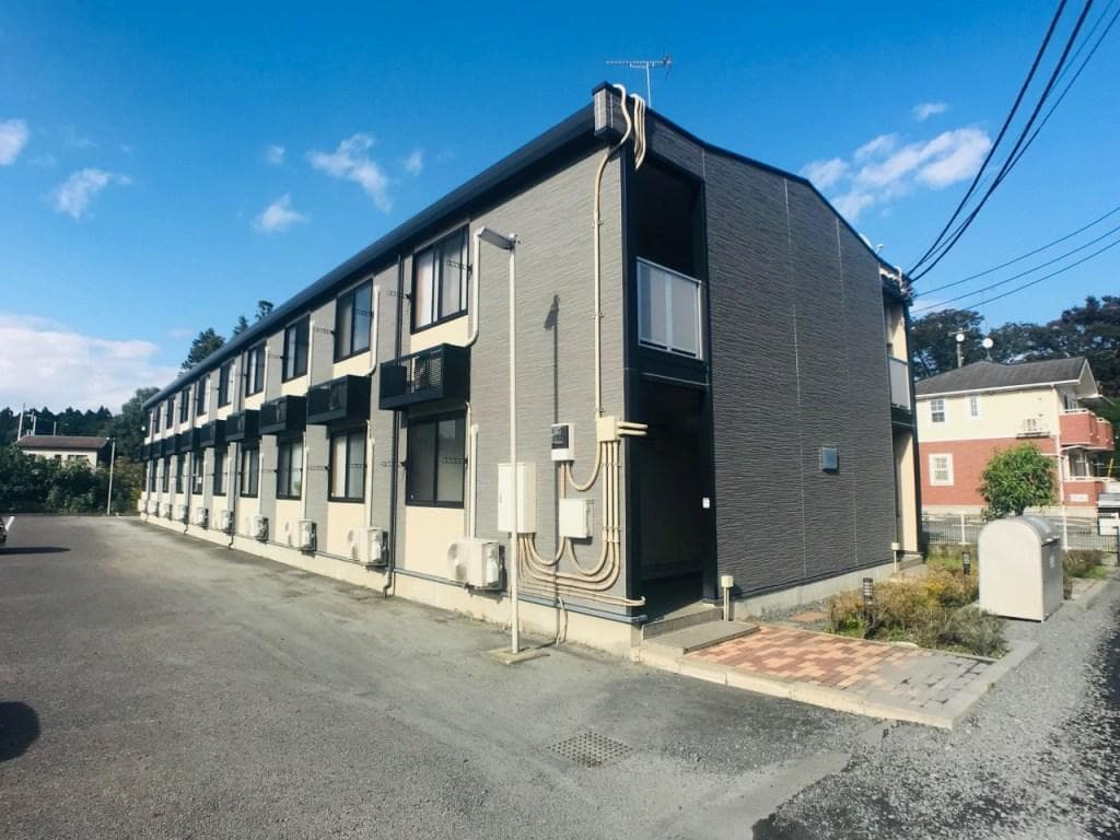 Main exterior of leopalace Plaisir