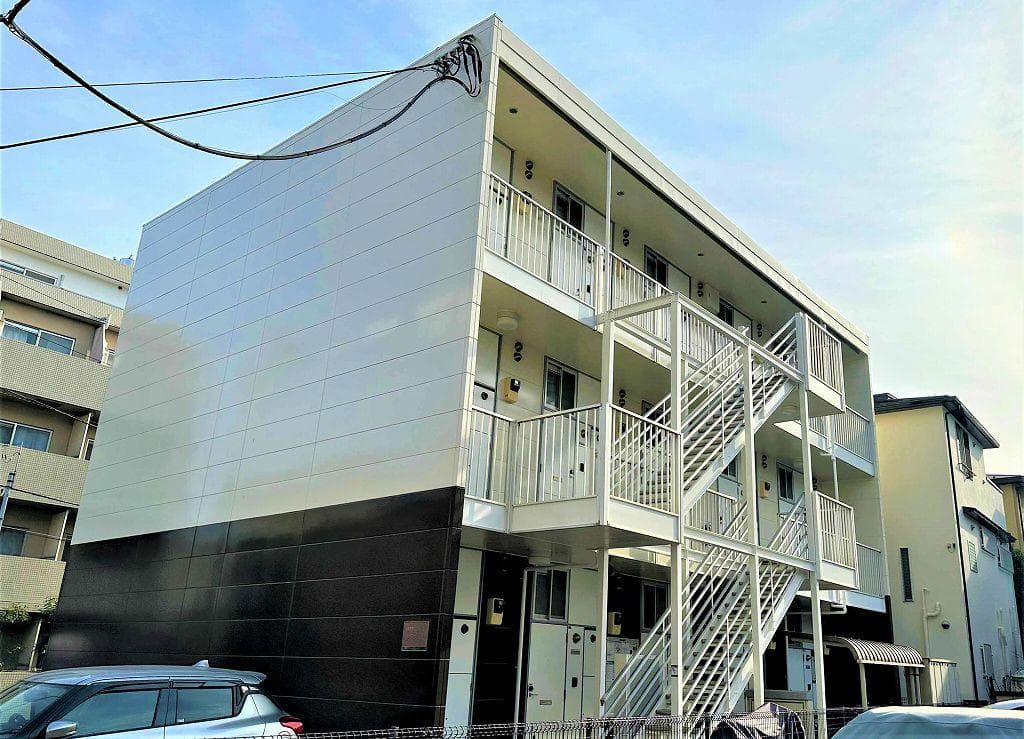 Main exterior of leopalace Comparno