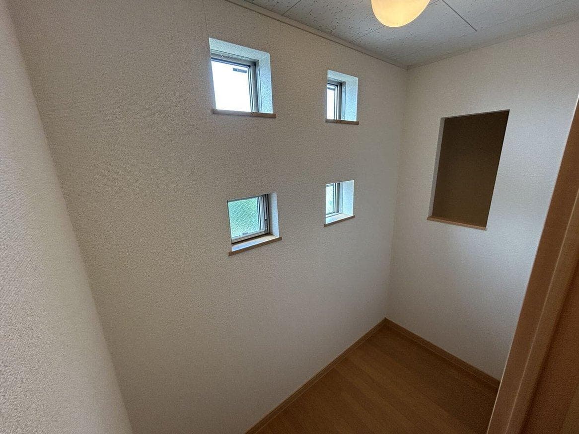 Room image 11