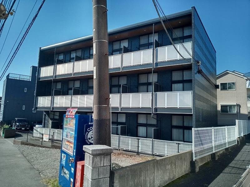 Main exterior of leopalace Yoshio