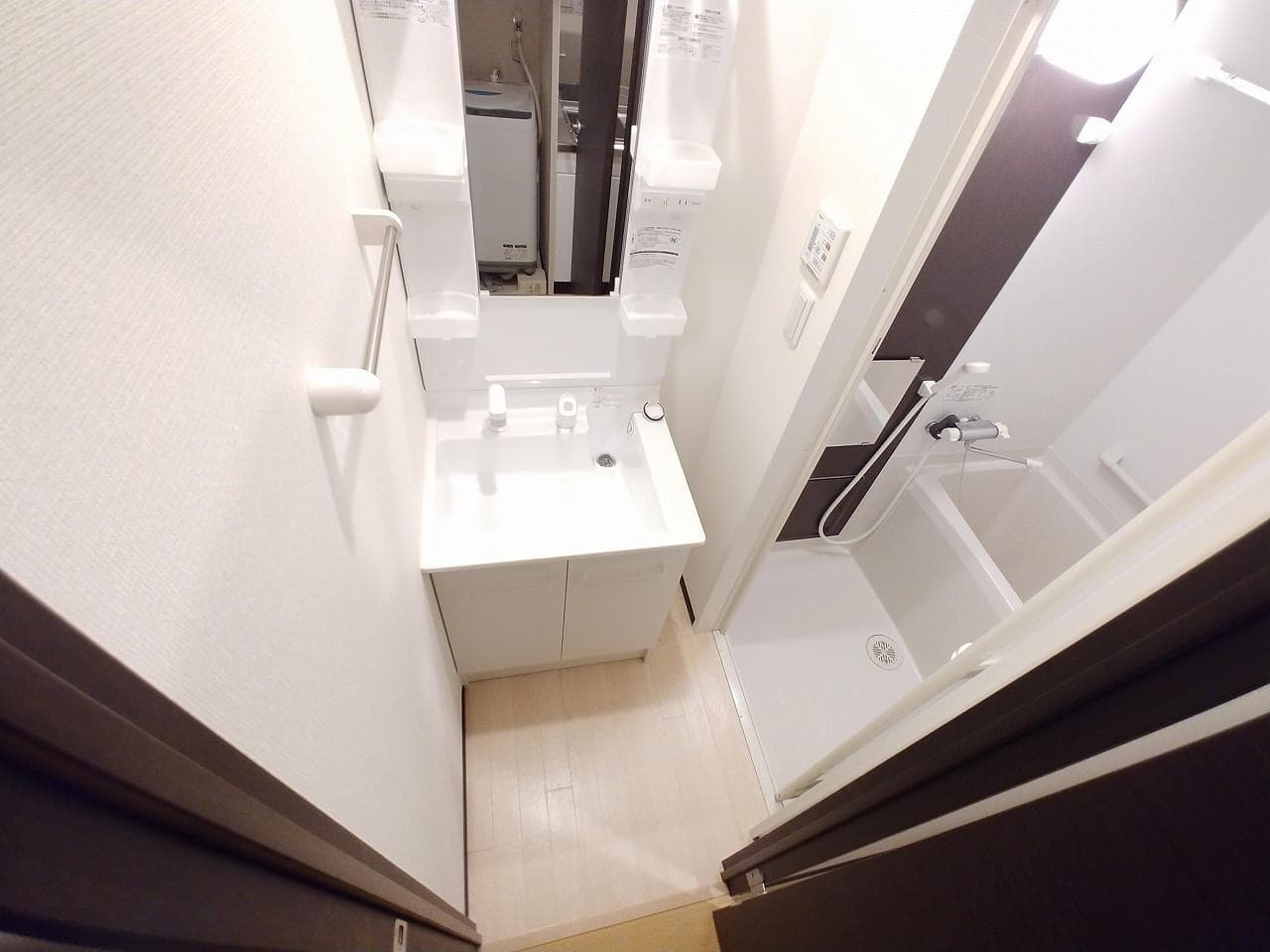 Room image 8