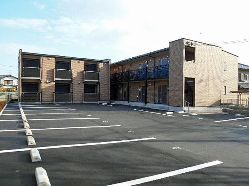 Main exterior of LEONEXT AZALEA