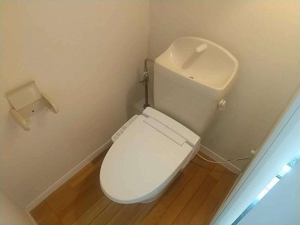 Room image 8