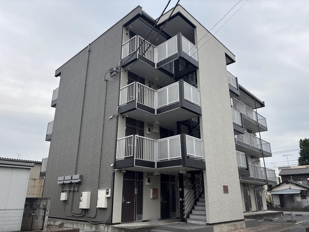 Main exterior of leopalace Utagawa