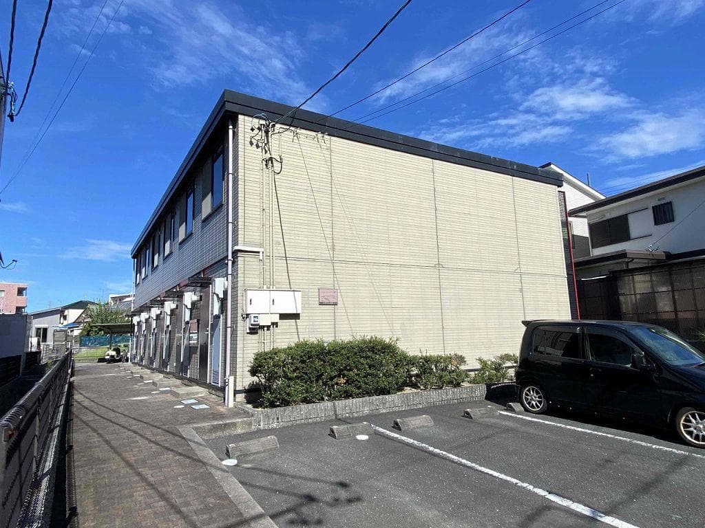 Main exterior of leopalace Courage Tomitsuka II