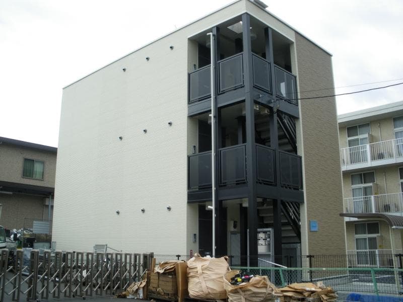 Main exterior of LEONEXT Succeed