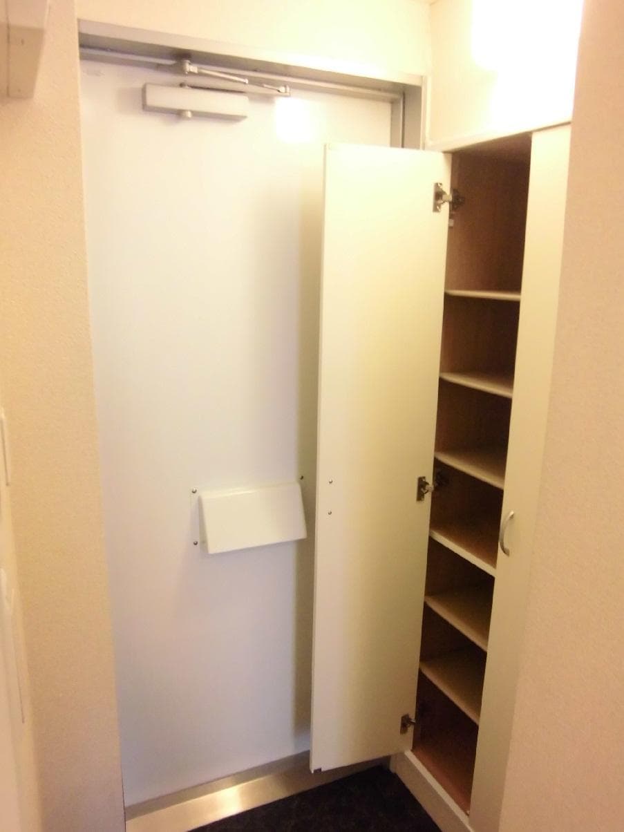 Room image 16