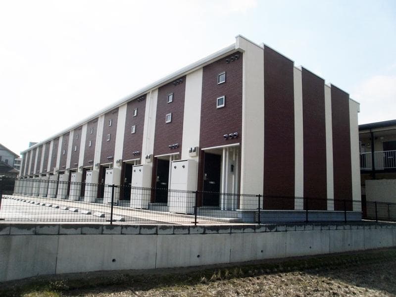 Main exterior of LEONEXT Derniedomir