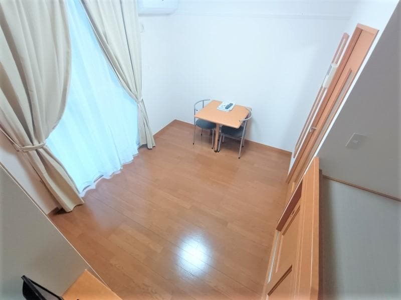 Room image 8