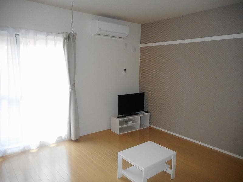 Preview interior of CLEINO Plum Garden OGM