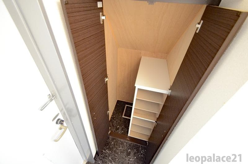 Room image 11