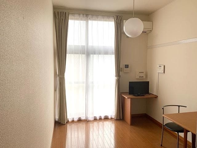 Room image 12