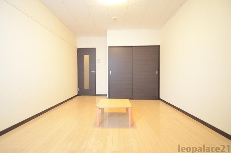 Room image 15