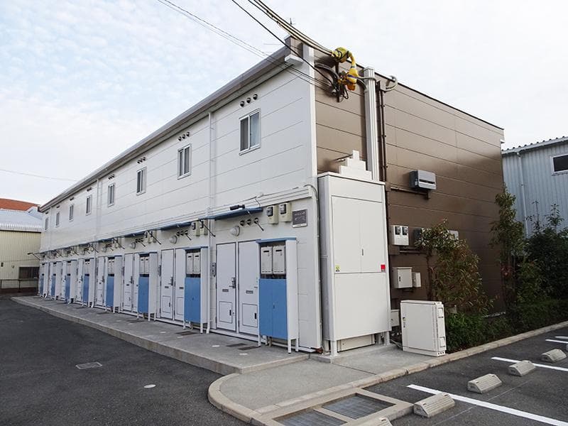 Main exterior of leopalace Kuzuhara