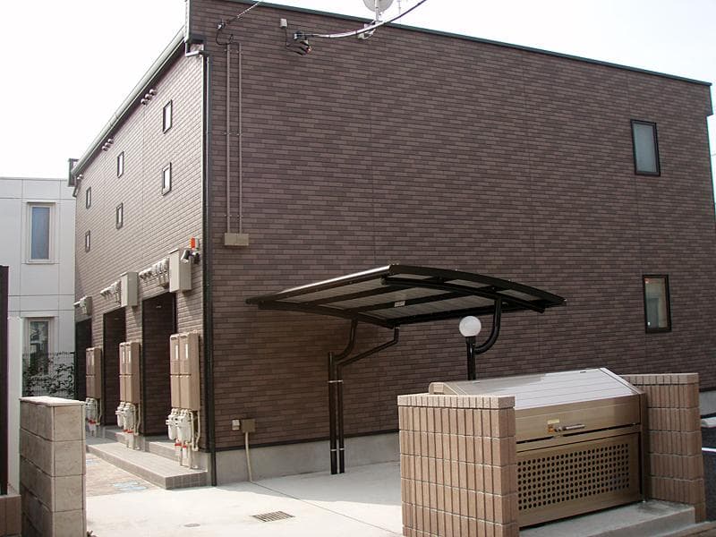 Main exterior of LEONEXT Tierra Izumi