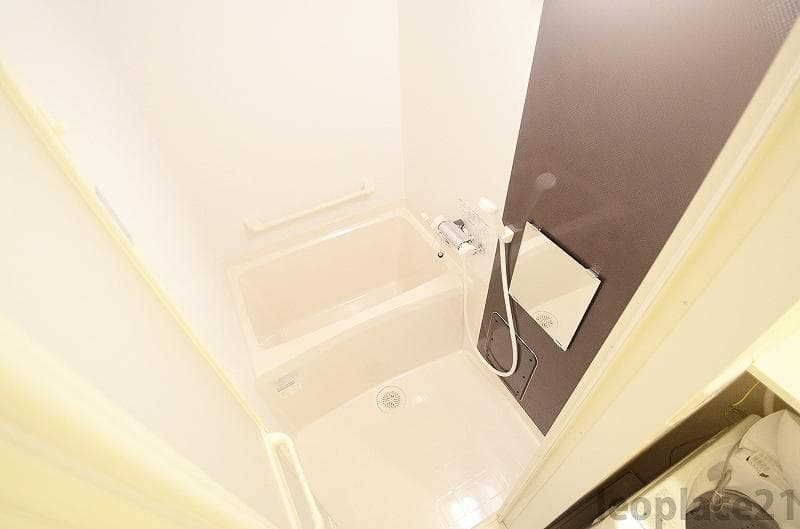 Room image 12