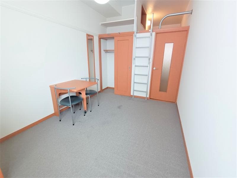 Room image 9
