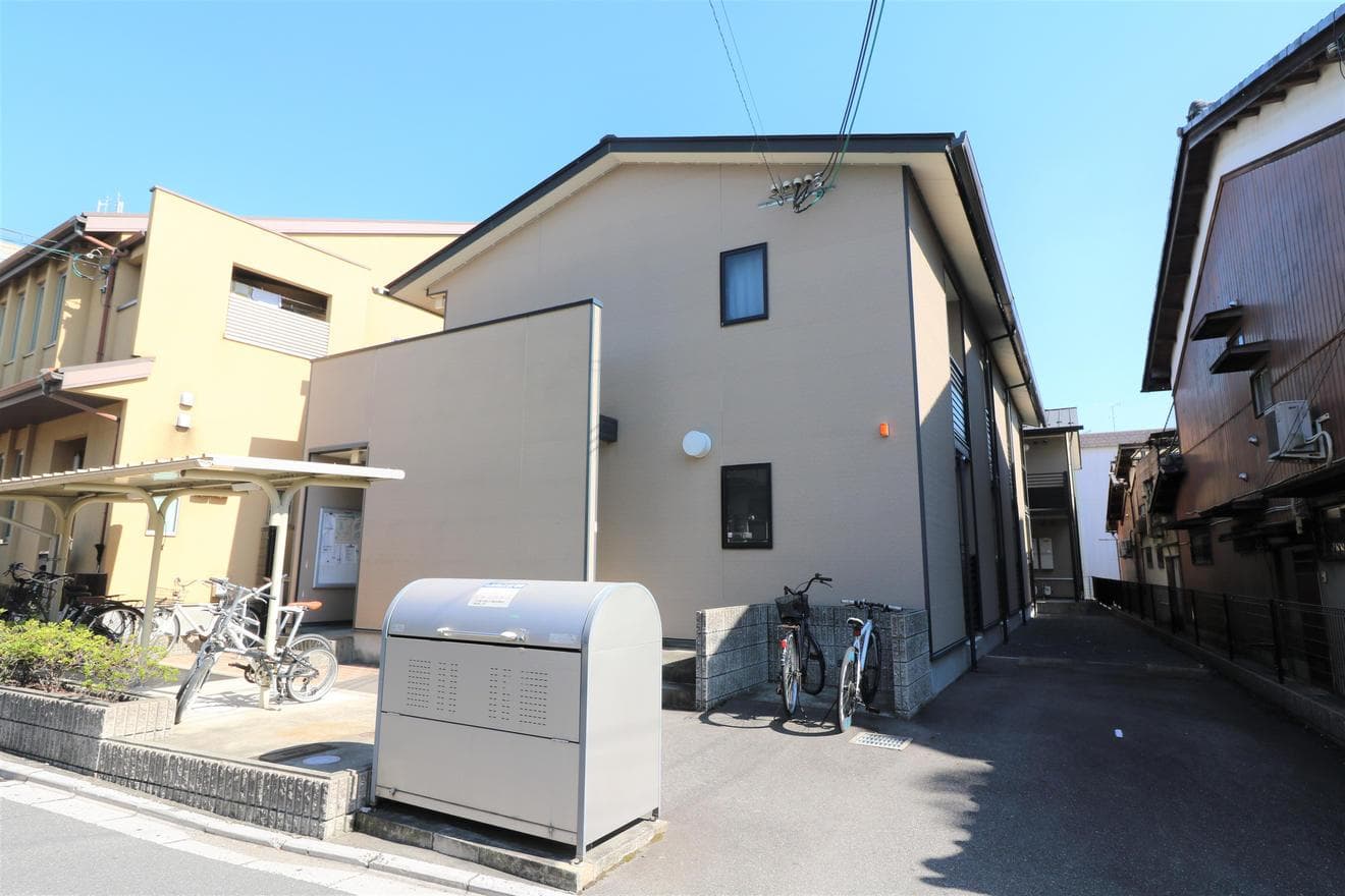 Main exterior of LEONEXT Cool de Iris