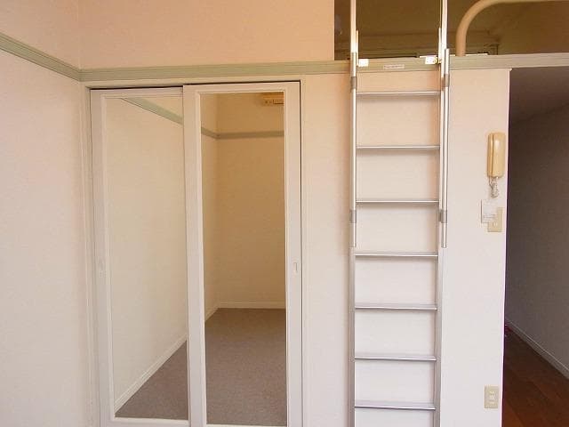 Room image 15