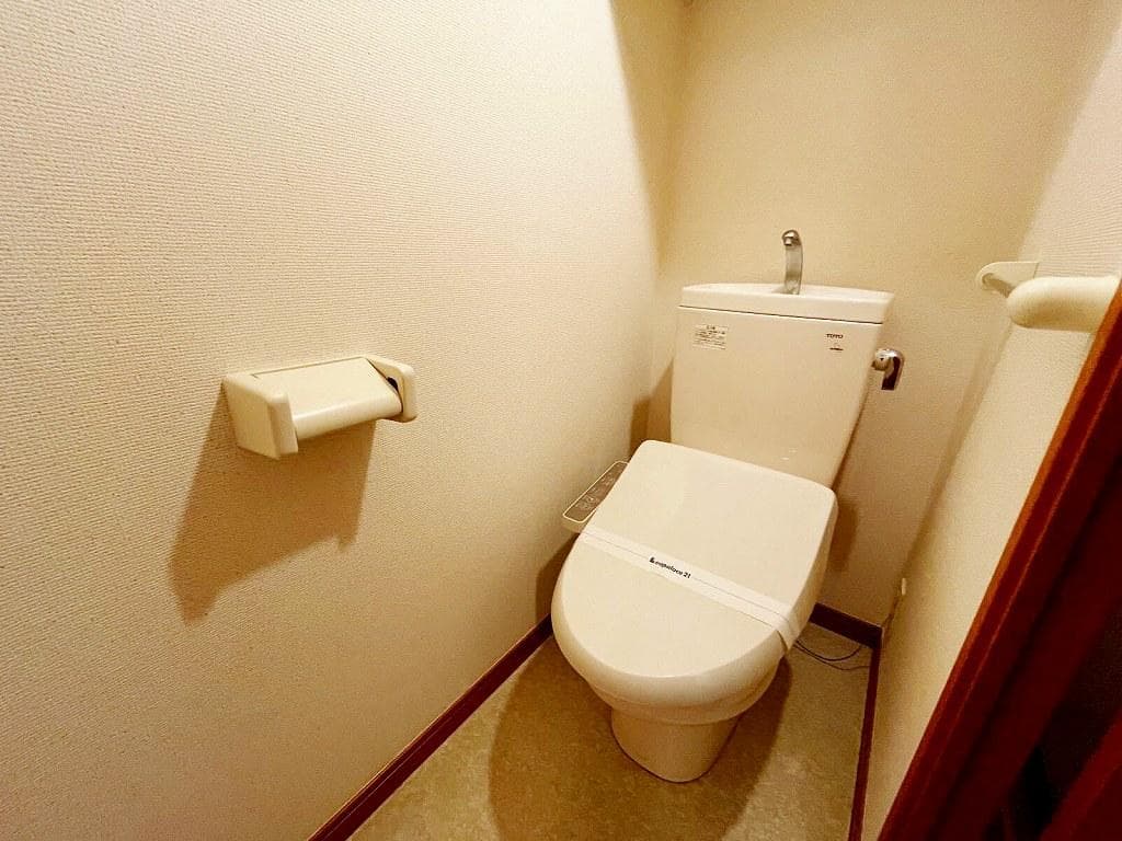 Room image 8