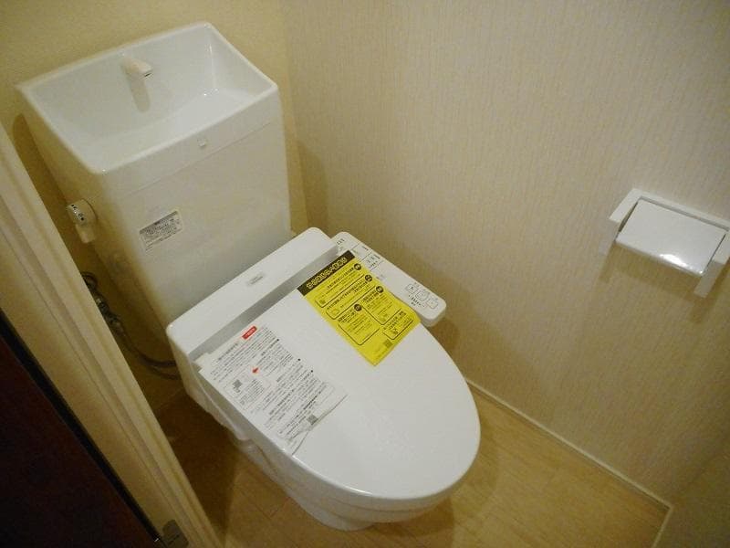 Room image 8