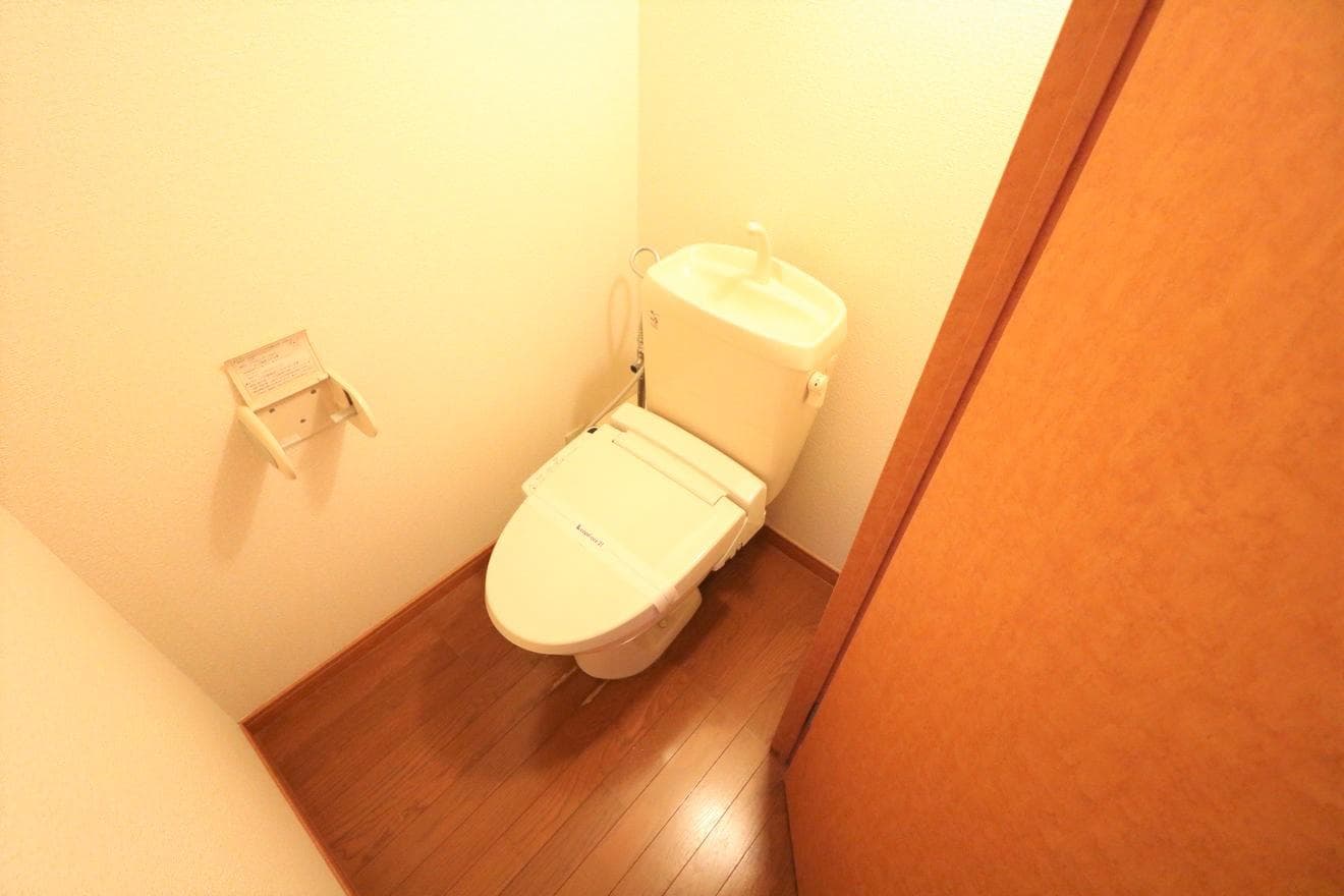 Room image 15