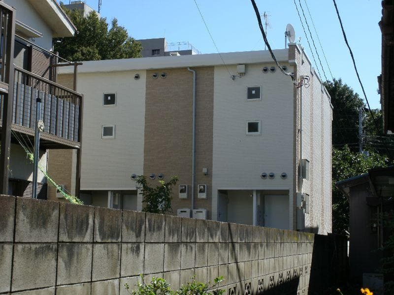 Main exterior of LEONEXT Rokubankan
