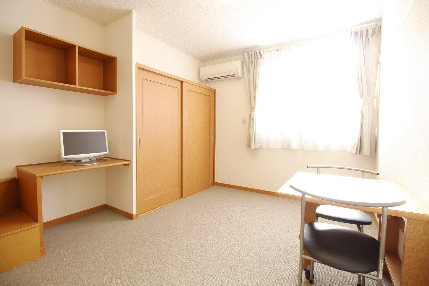 Room image 10