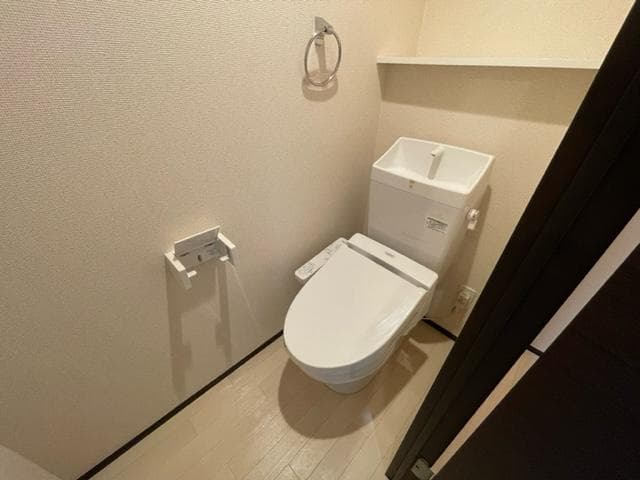 Room image 8